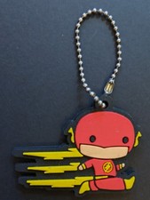 LLAVERO FLASH DC SUPER POWER CHIBI GOMA PLÁSTICO 1.5" X 2" EN CADENA DE CUENTAS