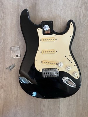 2007 Fender Squier Affinity Strat Loaded Body Black White Indonesia Stratocaster