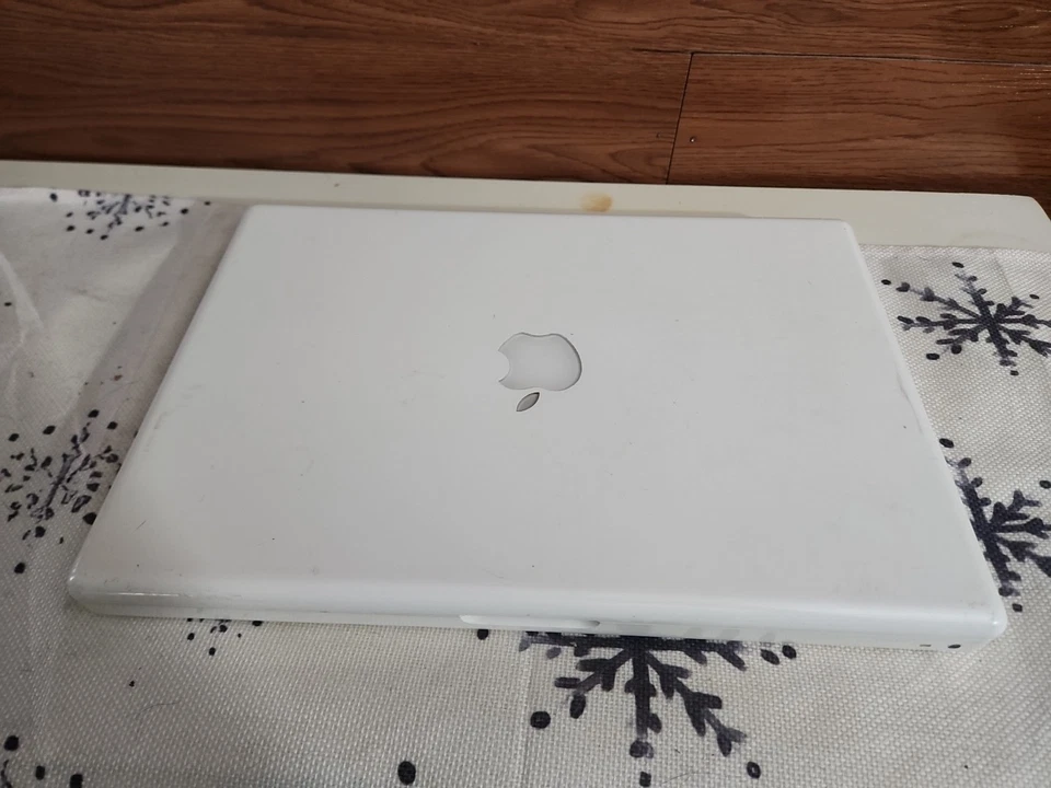 2006 Apple MacBook 13" A1181 AS IS FOR PARTS ONLY READ! - Image 4 of 4