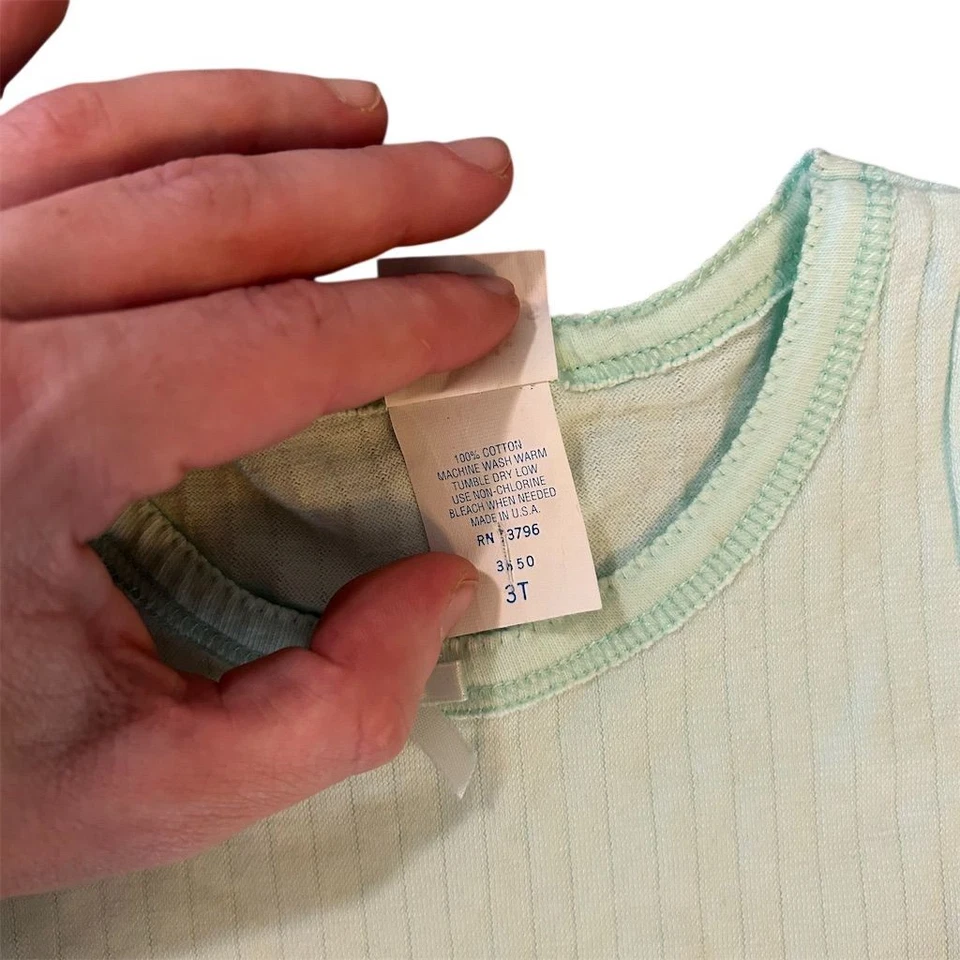 Regatas vintage anos 90 Funkins infantil pacote com 2 nervuras 3T brancas e verdes fabricadas nos EUA - Imagem 2 de 4