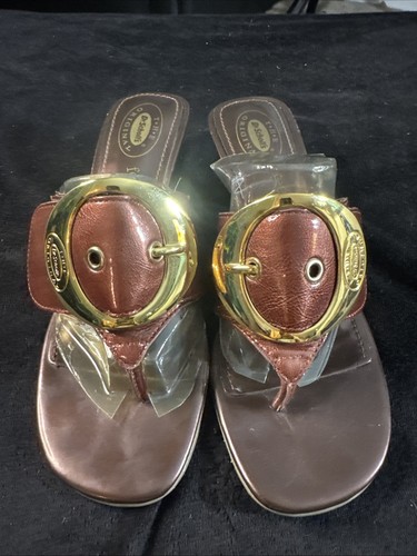 Dr Scholls Zodiac Women’s Size 7.5 M Burgundy With Gold Buckle Kitten Heel