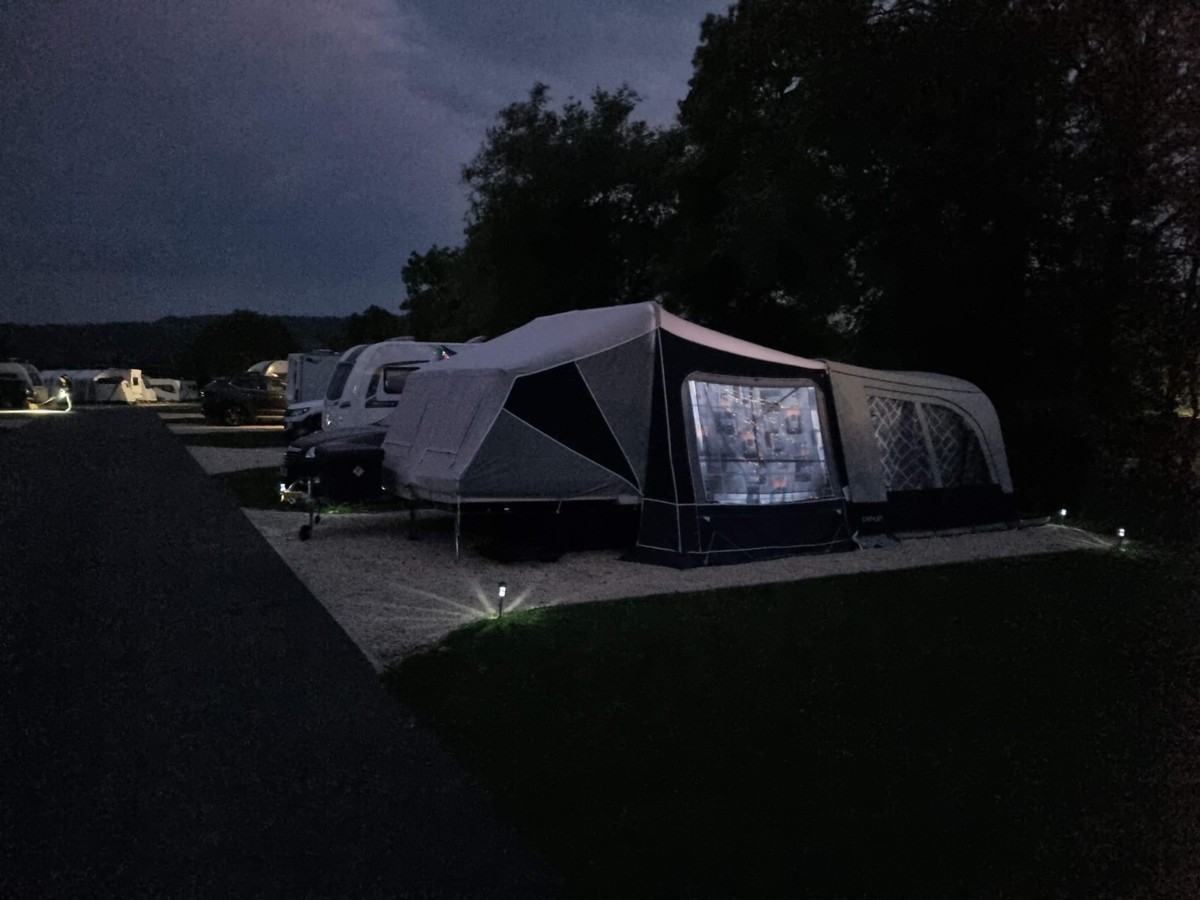 2012 Camplet Concorde SE with Living Plus Sun Canopy Sand II And