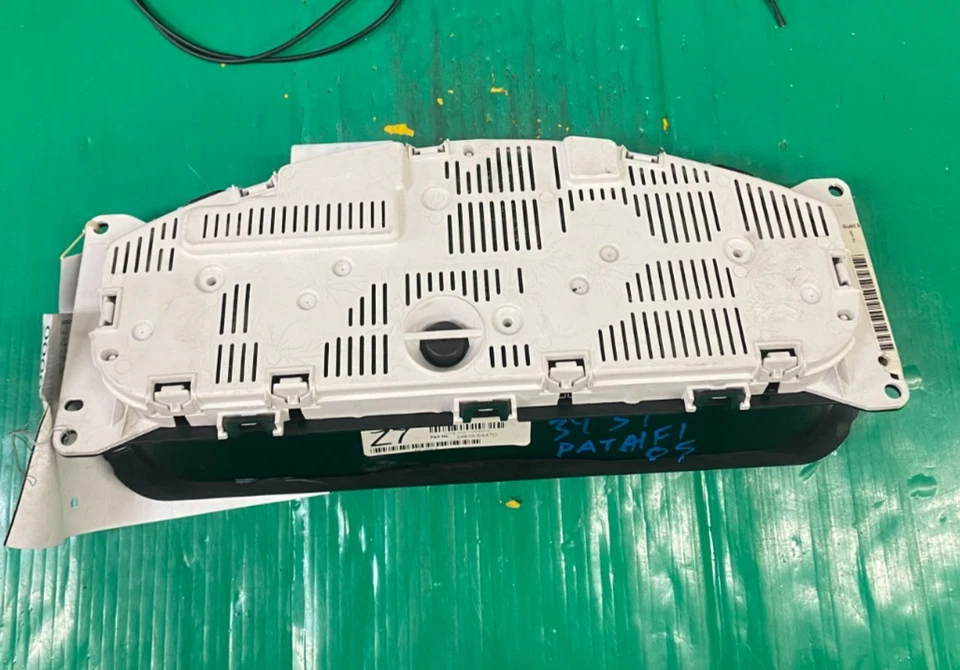 Cuadro de instrumentos velocímetro Nissan Pathfinder 2005 150 k millas 24810-EA47D Foto 3 de 3