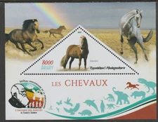 CHARLES DARWIN - HORSE #2  DELUXE SHEET with TRIANGULAR VALUE unmounted mint