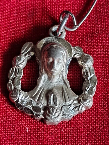 Praying Madonna Mary Wreath Flowers Vintage Sterling Silver Medal Charm Pendant