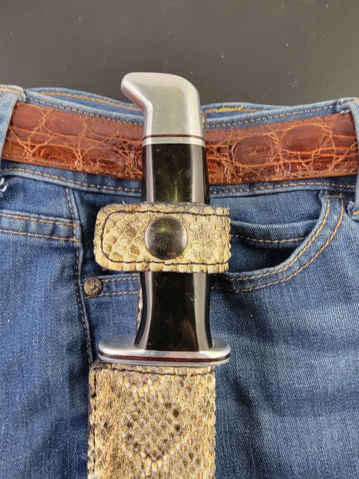 Bainha de couro Buck 119 puxador direito com pele de cascavel autêntica feita sob medida - Imagem 3 de 4