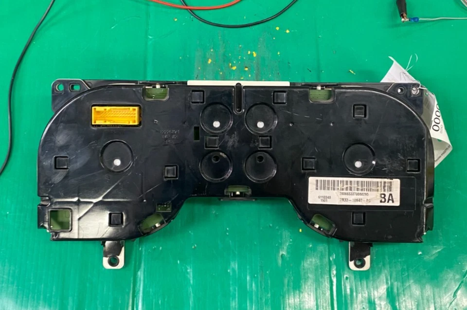 Cuadro de instrumentos velocímetro Ford Mustang 2005-2009 70 k millas 7R33-10849-AG Foto 3 de 3