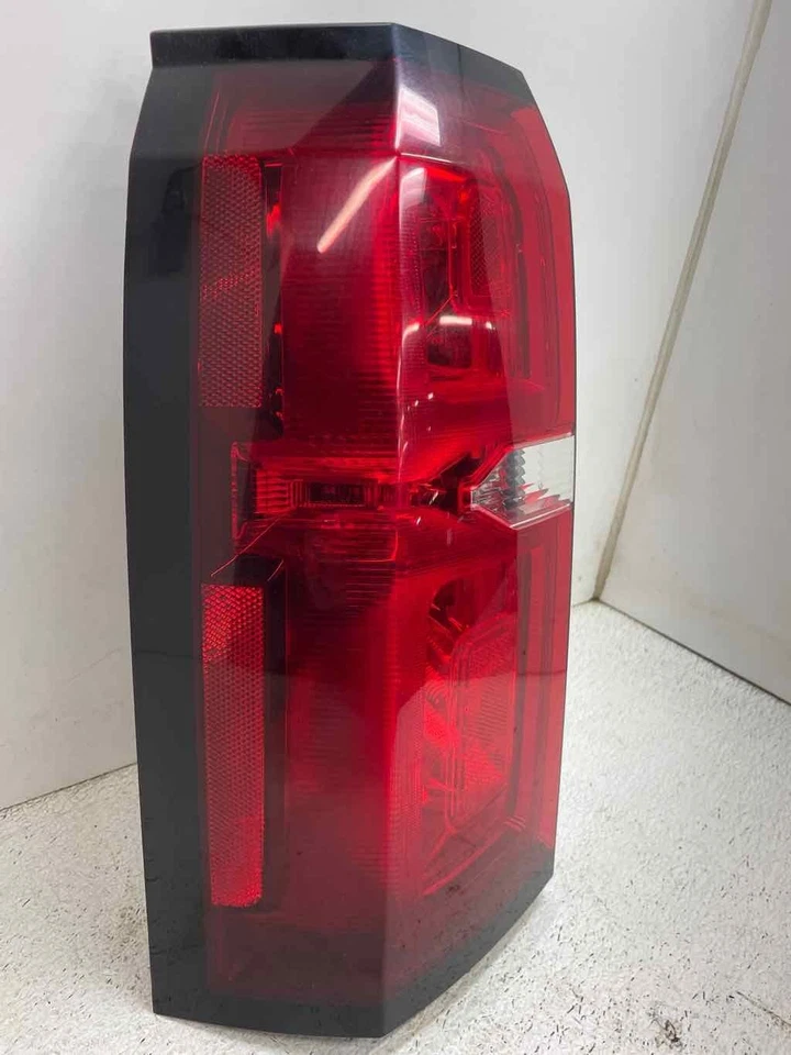 15 luces traseras laterales del conductor CHEVY/GMC SUBURBAN SERIE 1500 LH Foto 3 de 4