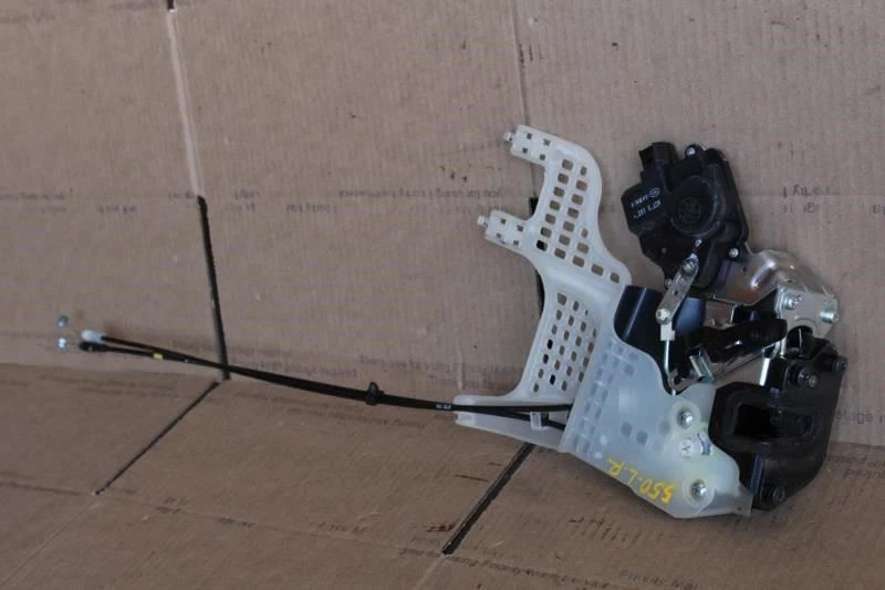 Actuador de bloqueo de pestillo de puerta trasera izquierda Hyundai Tucson 2005 2006 2007 2008 2009 Foto 2 de 4