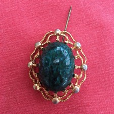 VERY PRETTY BROOCH-GREEN STONE-1960'S -WAS MY AUNTS-XMAS GIFT -BUY NOW