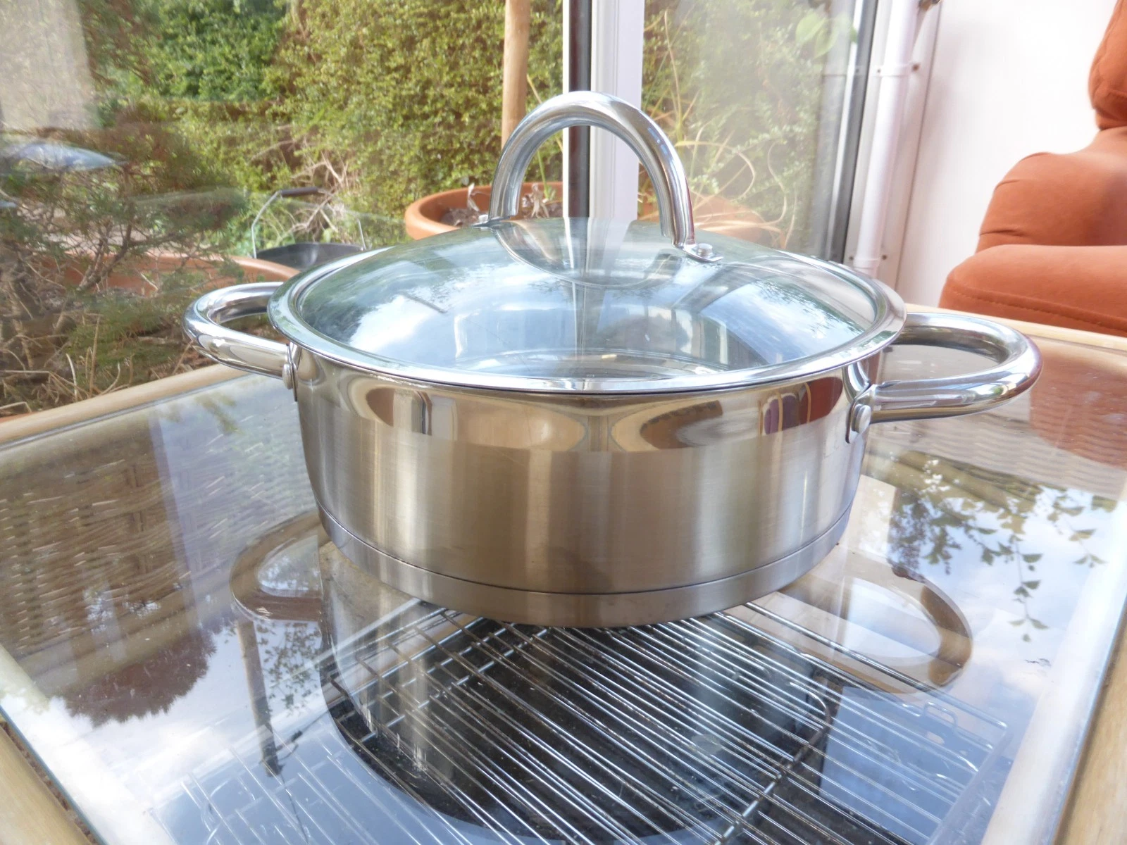 ProCook Professional Stainless Steel Large 2 handle Saucepan/stockpot & Lid 26cm