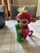 Authentic FINGERLINGS Interactive Pink Monkey BELLA by WowWee w Green Tree