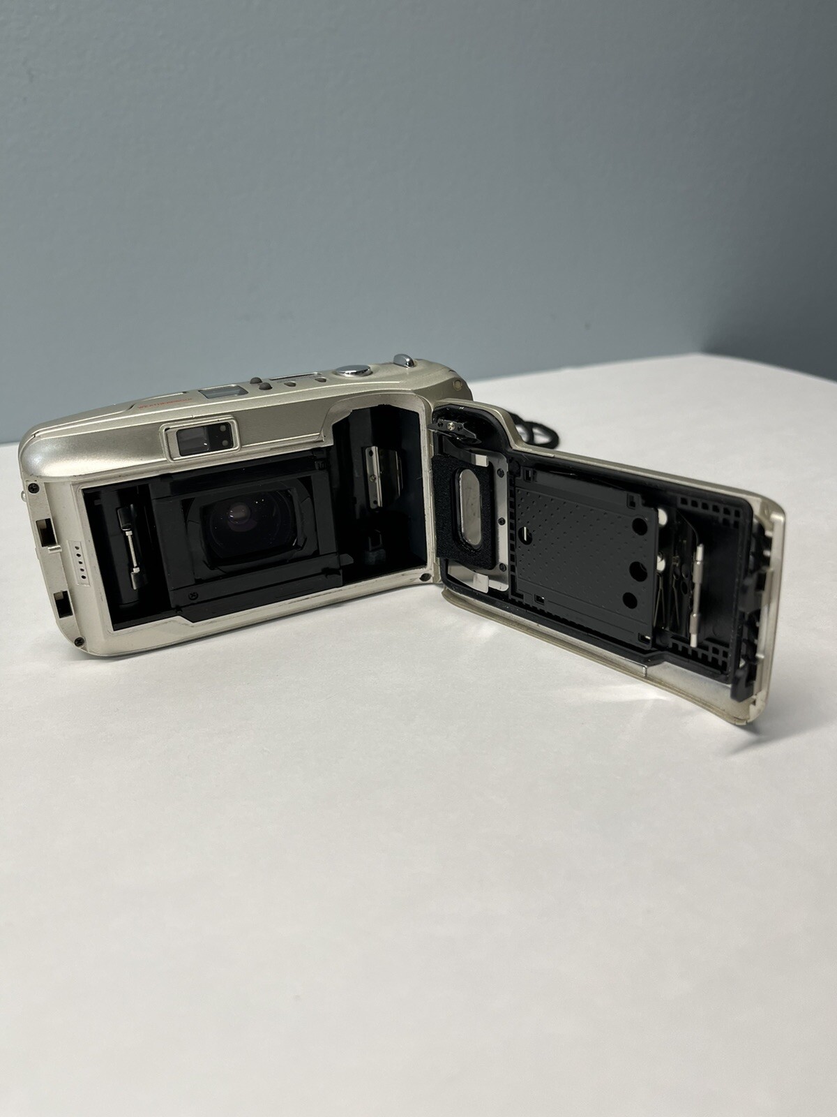 Olympus Stylus Zoom 70 35mm Film Camera Battery Door Bad Untested