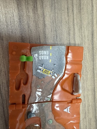 Micro Machines Insiders Travel Club Credit Card Fold Out Mini Playset Vintage - Afbeelding 4 van 9