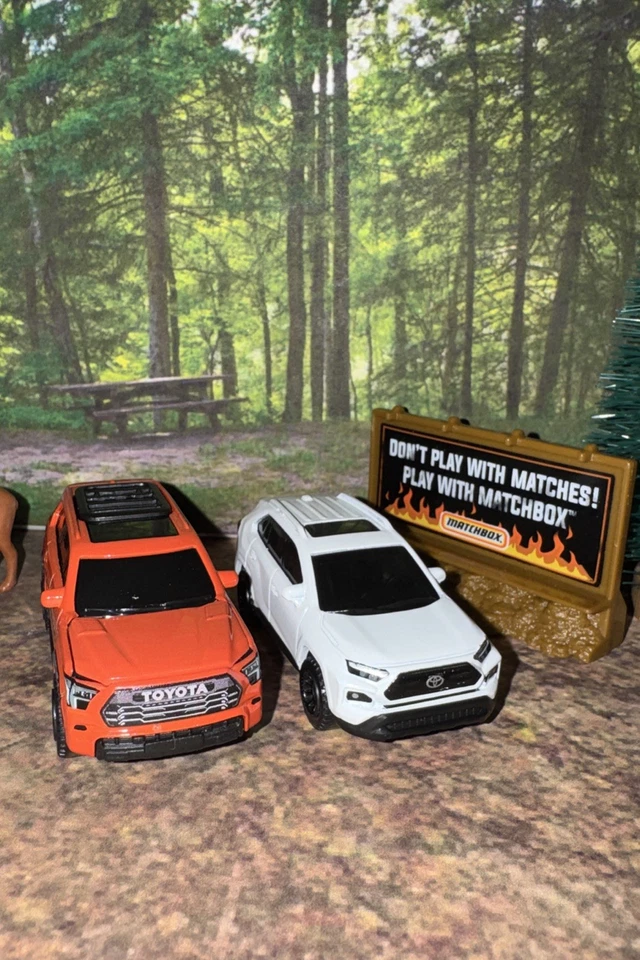 批量 2 件火柴盒 '24 丰田红杉 TDR PRO 移动零件和 '23 丰田 Rav4 TDR — 第 4/4 张图片