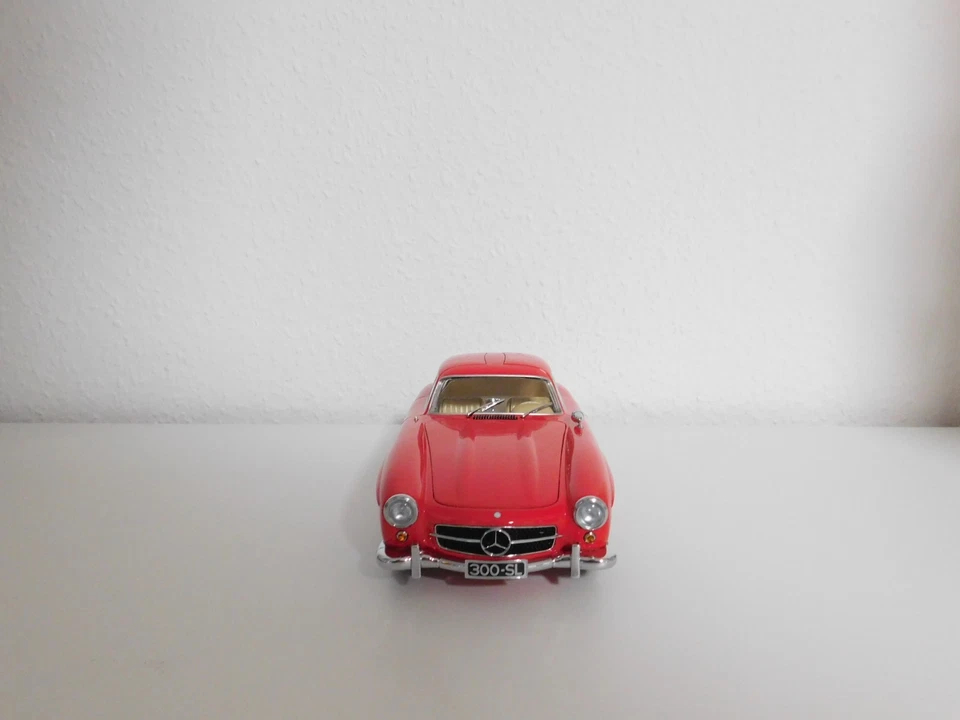 1:18 Mercedes-Benz 300 SL Flügeltürer 1954, rot, von Minichamps - Bild 2 von 4