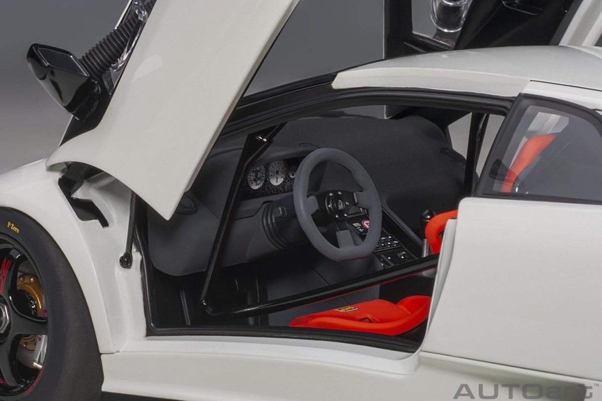 1996 LAMBORGHINI DIABLO SV-R IMPACT WHITE 1:18 COMPOSITE AUTOart