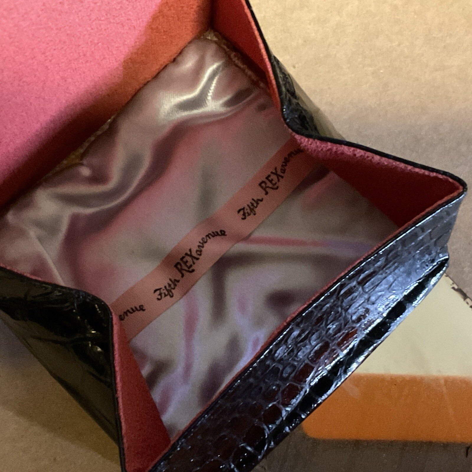 1950’s Rex 5th Avenue Vintage Ladies Powder Compact-leather With Lucite Mirror