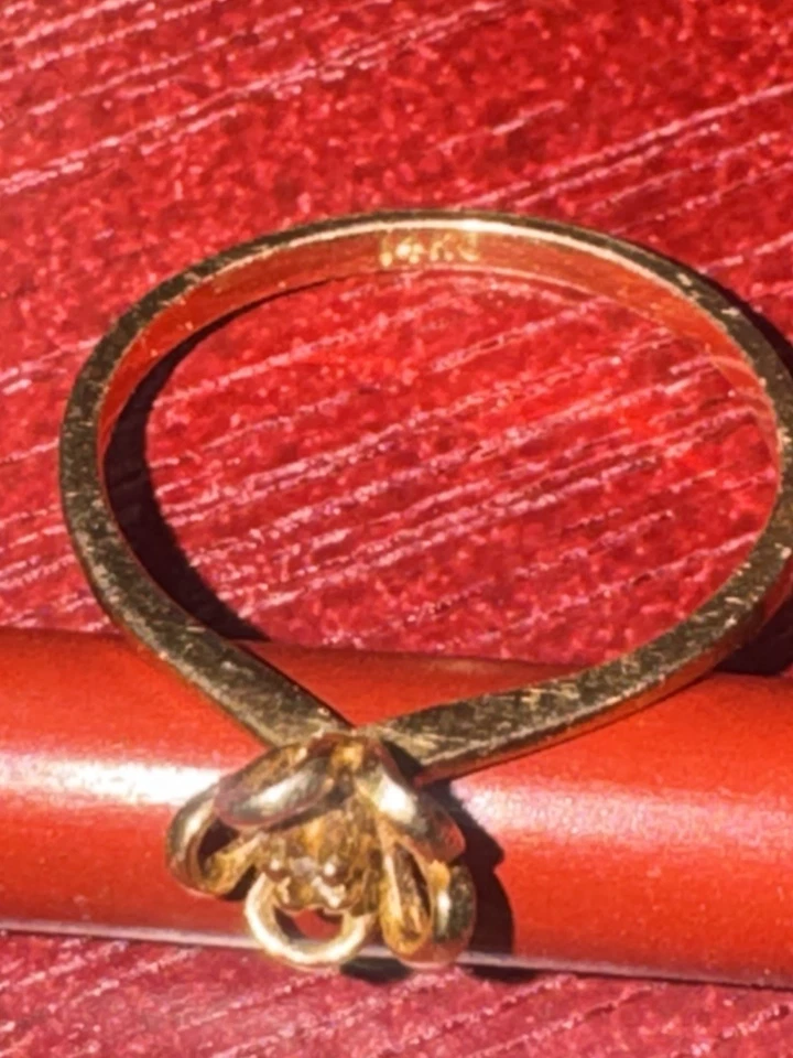 Anillo floral vintage de oro de 14K con astillas de diamantes - delicado diseño de flores - 1,3 g Foto 3 de 4