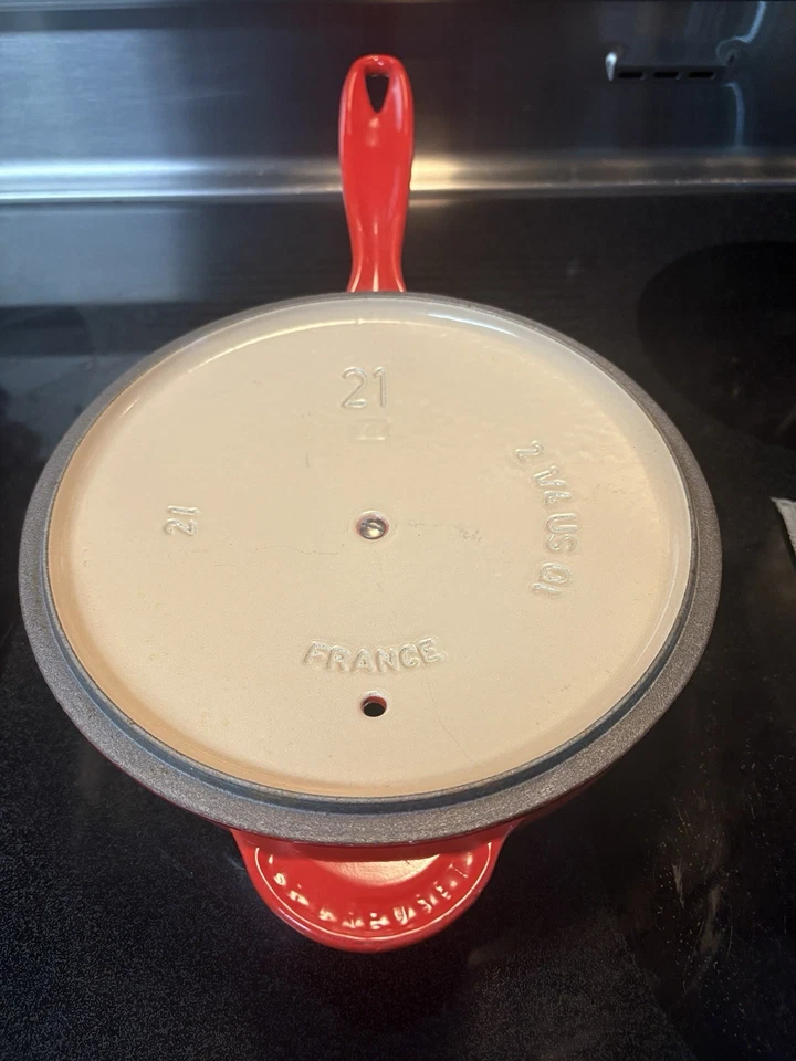 Vintage Le Creuset France # 21 Enameled Cast Iron Saucier 2.25 qt/ Cerise - Red  - Image 4 of 4