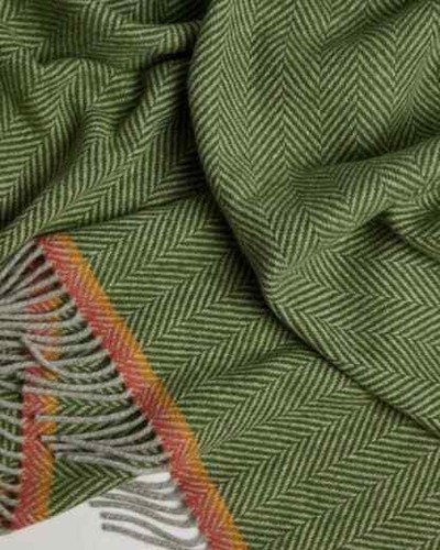 Irish Lambswool and Cashmere Barrow Throw – Green - Picture 2 of 3