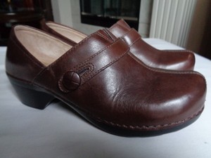 low heel dansko clogs
