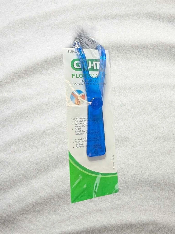 Mango de hilo dental G.U.M.. Flossmate (rojo o azul) Foto 3 de 4