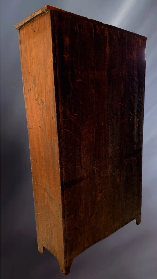 "Antiguo armario primitivo con paneles de hojalata perforados - 72,5"" de alto" Foto 4 de 4