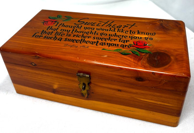 VTG Cedar Keepsake Box -SWEETHEART words printed on the top of the box