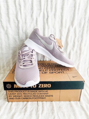 Neu im Karton Nike Damen Tanjun Turnschuhe - Größe 11