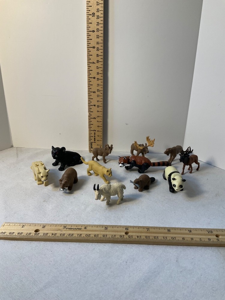 Wildlife plastic toy figurines Various lot of 12