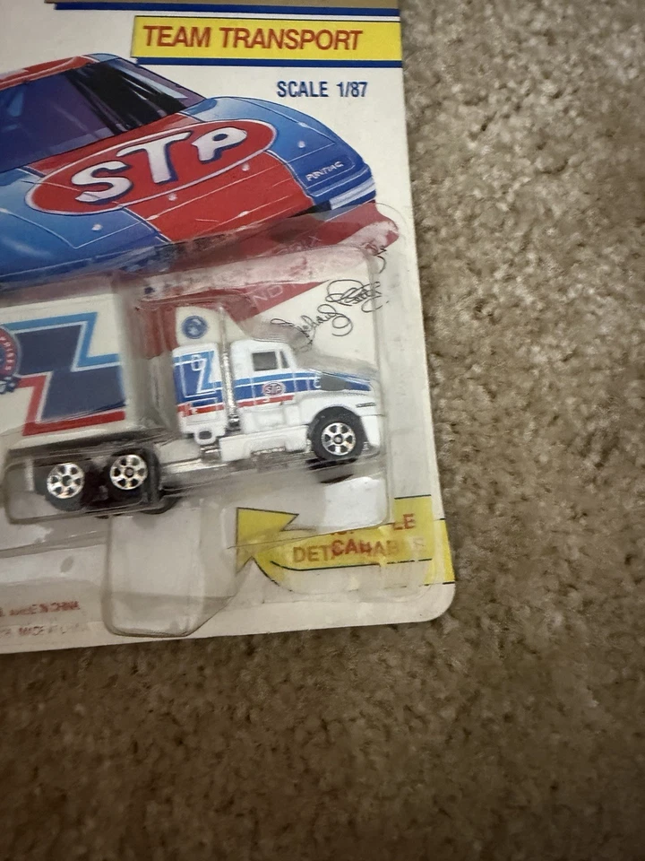 1992 Road Champs Richard Petty NASCAR Team Transporter STP (1:87 Scale) - Image 3 of 4
