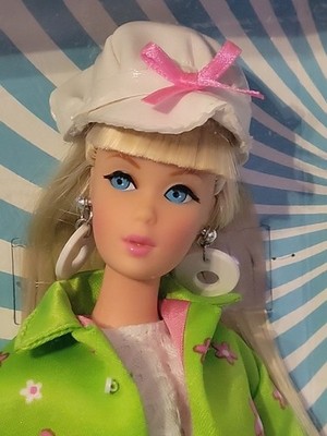 1998 Far Out Barbie Doll Limited Mod Twist & Turn Mattel 21911 New - Minor Dents