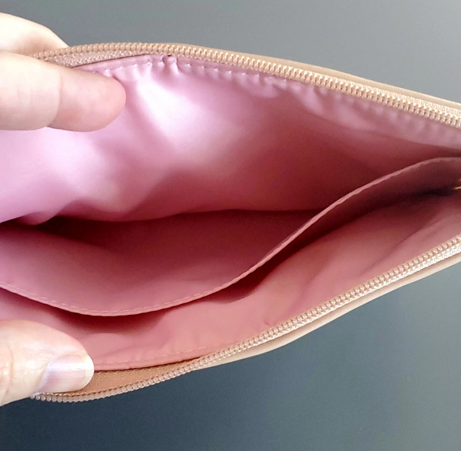 Borsa cosmetica COACH Signature C logo nylon marrone e rosa. Così com'è.