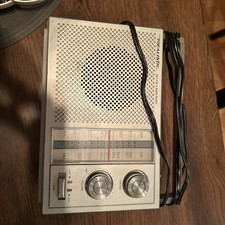 VINTAGE RadioShack Realistic AM/FM 2 Band Radio Portable Model 12-716 TESTED