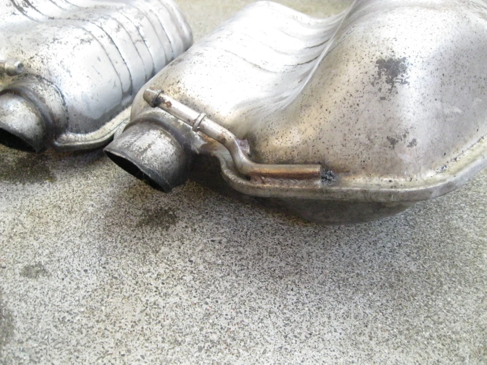 2015-2023 Chrysler 300 5.7L OEM Rear Exhaust Resonators 68060194AB & 68060195AB Foto 4 de 4