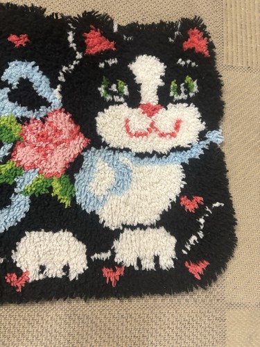 Vintage latch hook rug cat kitten hearts - Picture 4 of 10