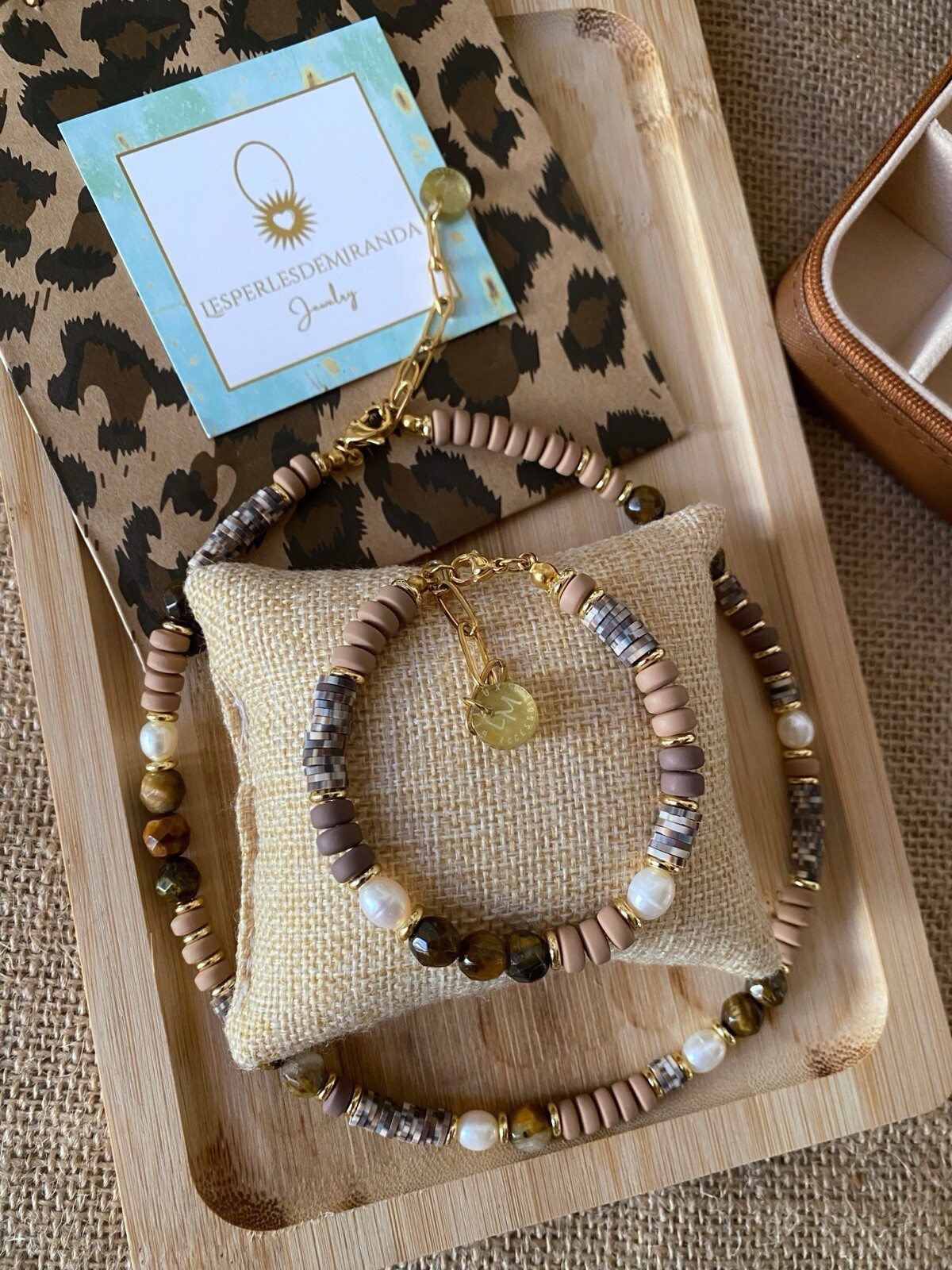 Collier ras du cou pierres oeil de tigre style bohème pour sublimer vos tenues d'été