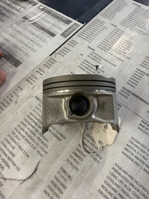 1990-99 Suzuki DR350 / S / SE OEM PISTON PT NUMBER 12111-14D03-0F0