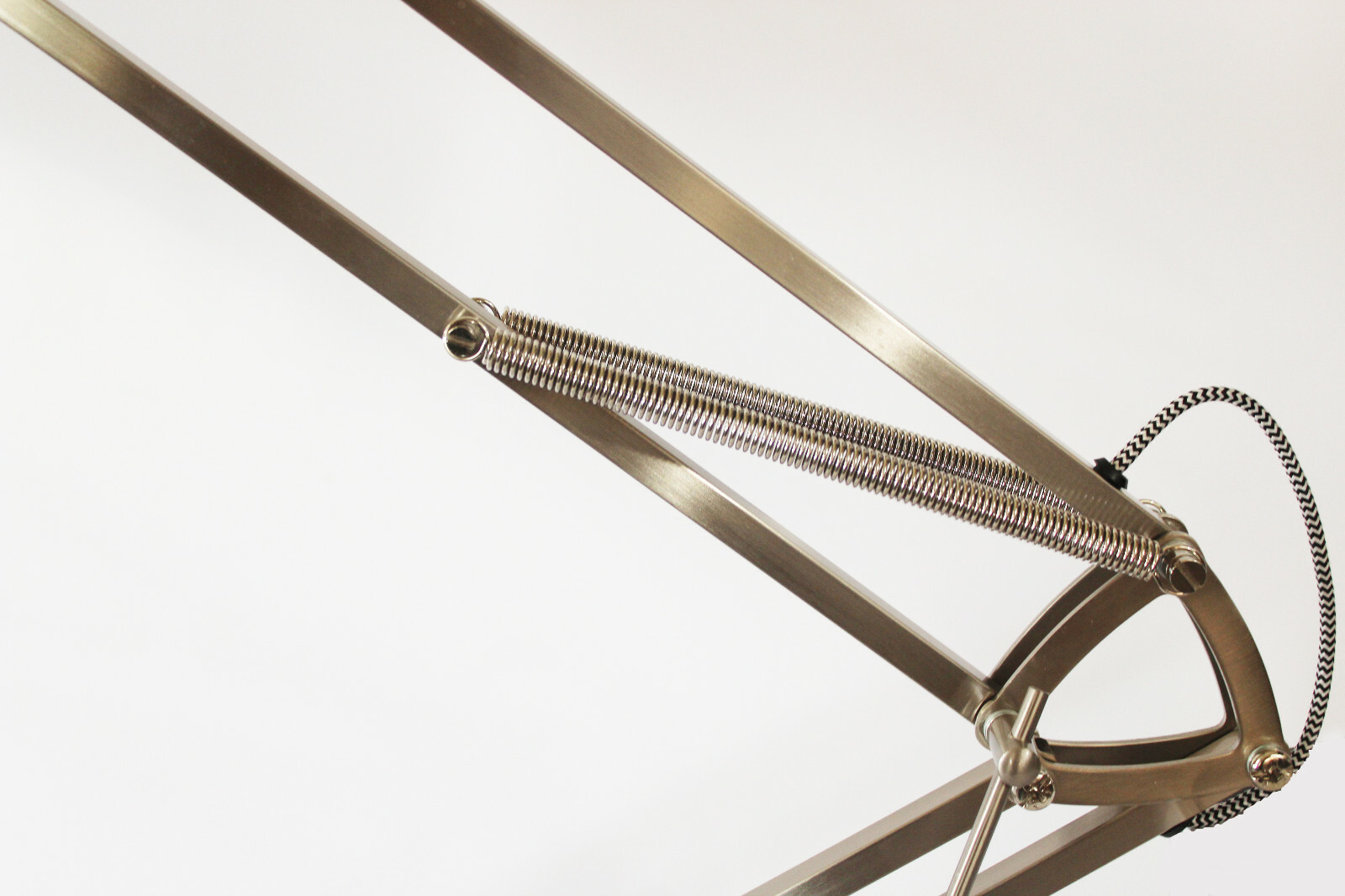 Lampe d'architecte murale en inox pour illuminer votre bureau de création - 3