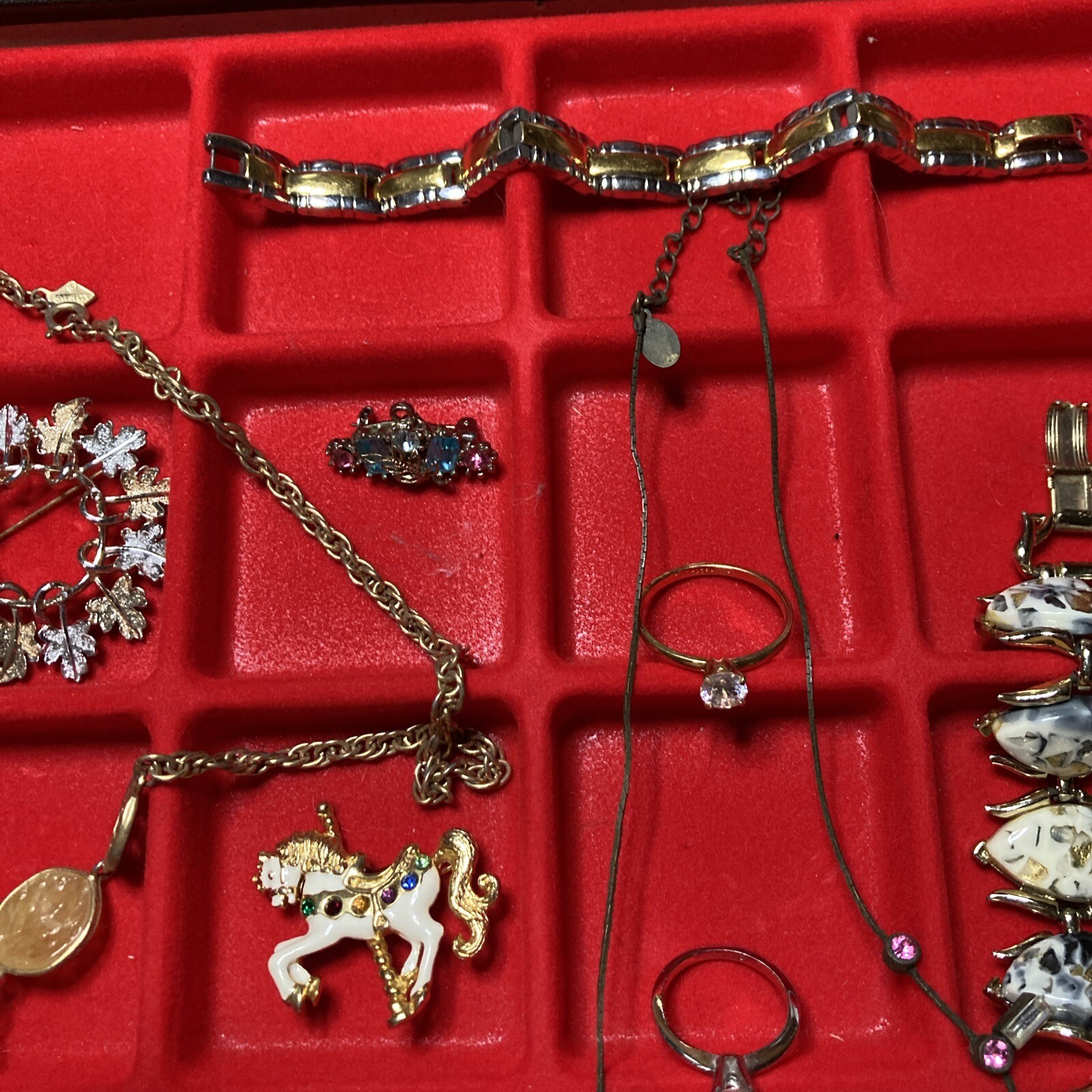VINTAGE COSTUME JEWELRY LOT BRACLETS NECKLACES RINGS EARRINGS Pendants