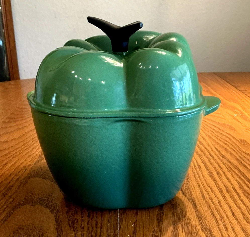 Le Creuset Enameled Cast Iron Bell Pepper Green 2 Qt Dutch Oven Ltd Edition