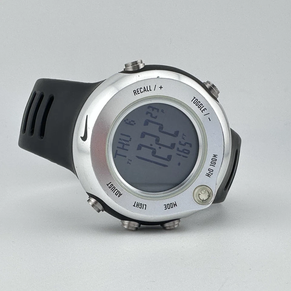 Reloj digital cronógrafo de cuarzo Nike para hombre WA0018 WG88-0010 Oregon banda negra. Foto 3 de 4