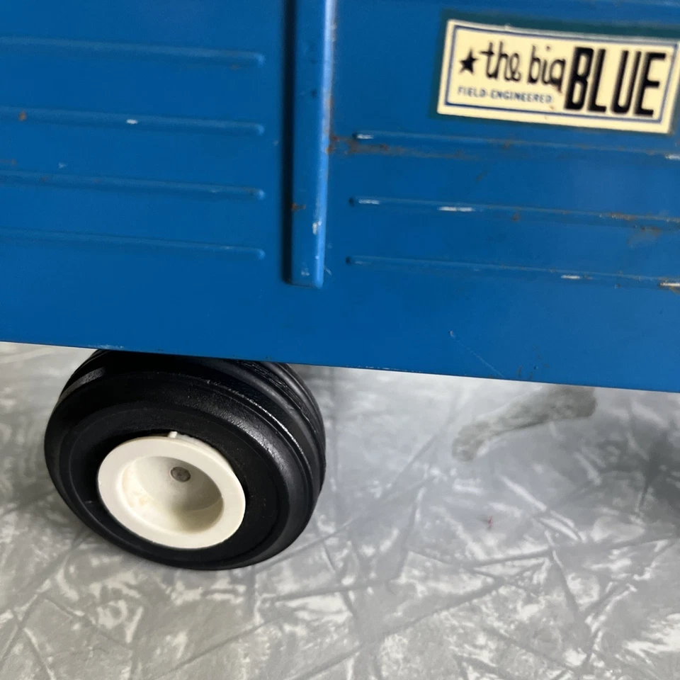 Vagón forrajero Ford Motor Company Ertl The Big Blue años 70 #806 Foto 3 de 4