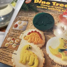 Wilton Dino Treats Stamp N Color Zestaw do ciasteczek