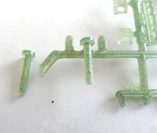 Kit modelo Revell Custometal Metalflake 1962 Plymouth Valiant V-200 - Imagen 17 de 22