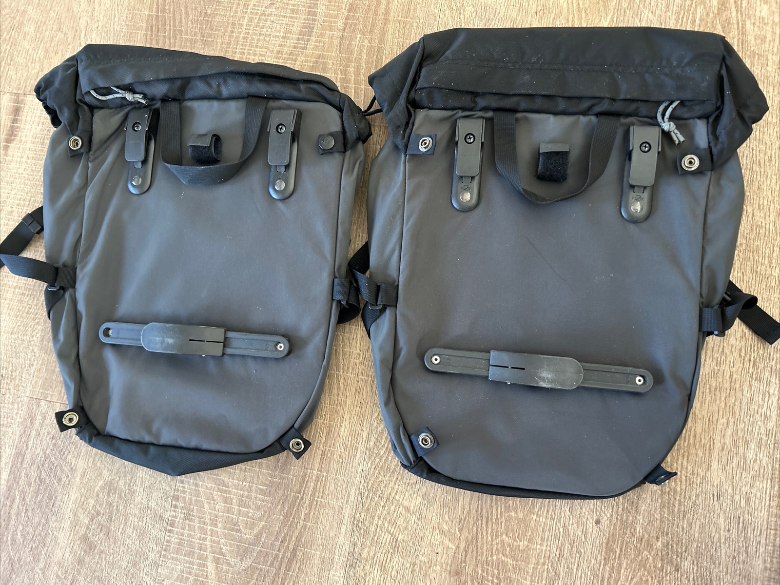 PAIR of REI Bicycle Panniers / Saddlebags Side Hanging BLACK Color uses