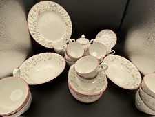 Set 35 Piece China Summer Chintz Johnson Brothers, Includes Serving pieces!