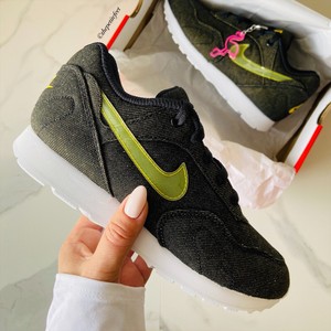 nike wmns outburst