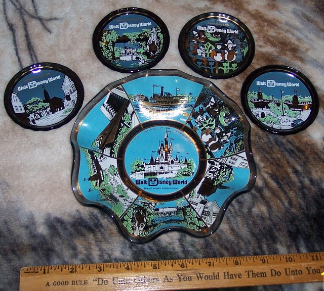 WALT DISNEY WORLD GLASS DECORATIVE PLATE WITH FOUR GLASS COASTERS eBay